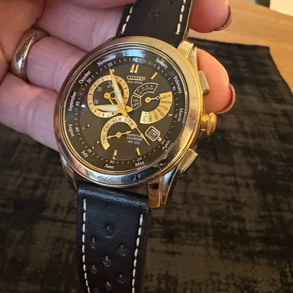 Citizen Eco-Drive Black and Gold watch - Picture 5 of 5